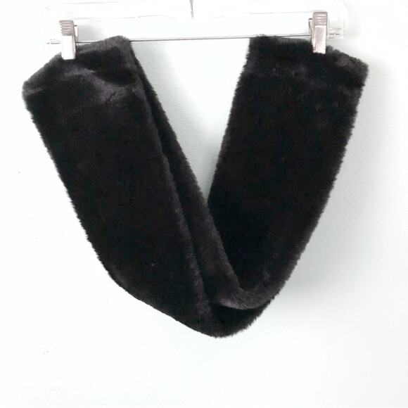 NWT Avec De Filles Silky Soft Faux Fur Infinity Scarf Black - Picture 4 of 4